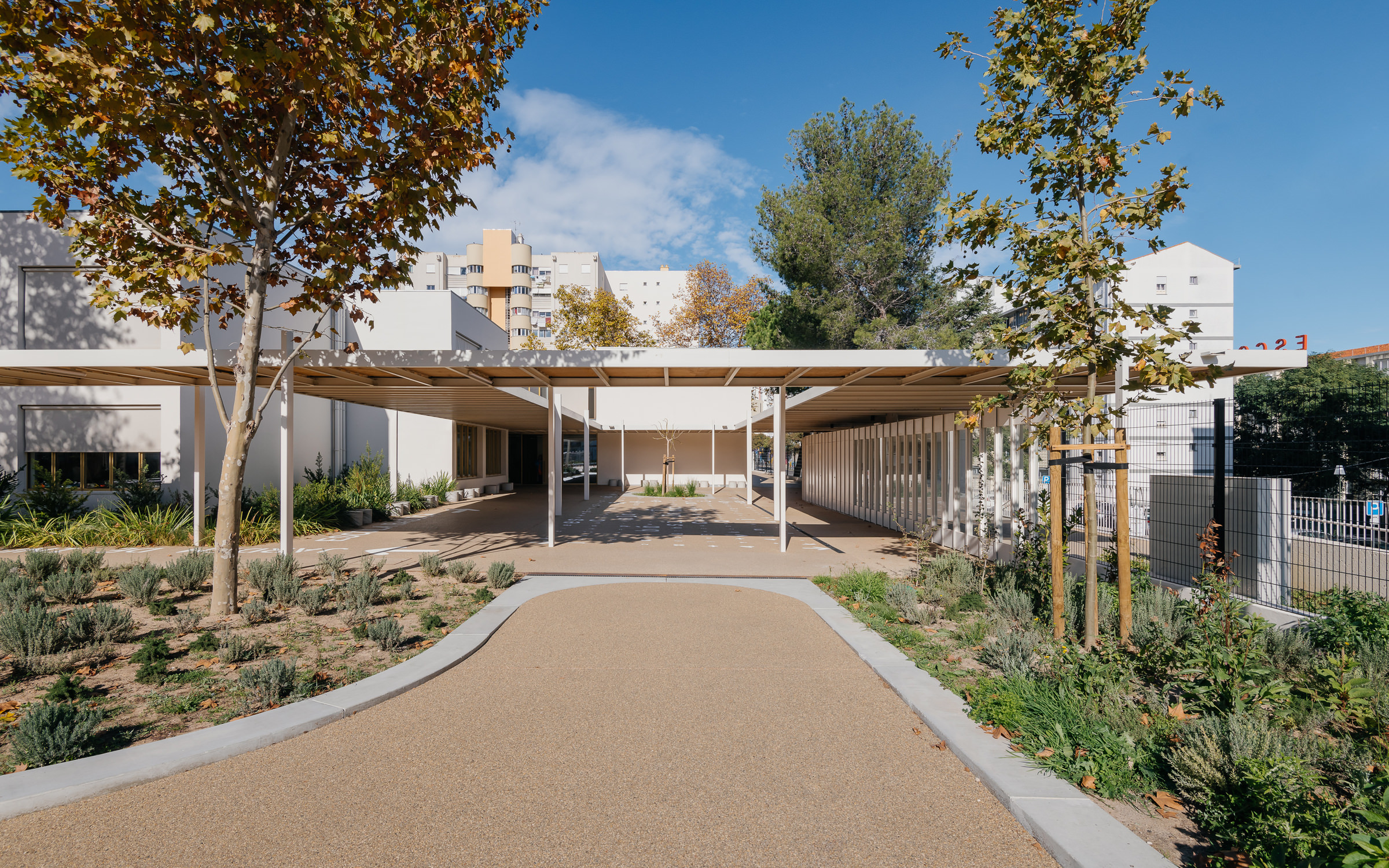 Escola Básica e Jardim De Infância Infante D. Henrique